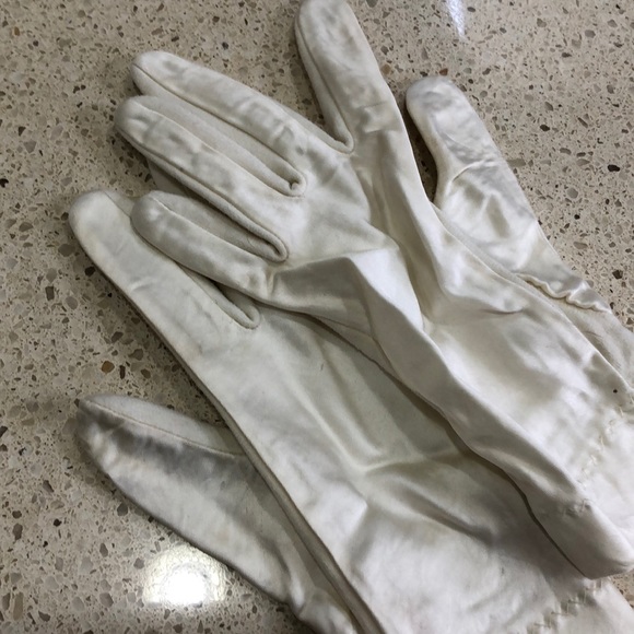 Cotton and satin gloves - Picture 2 of 2
